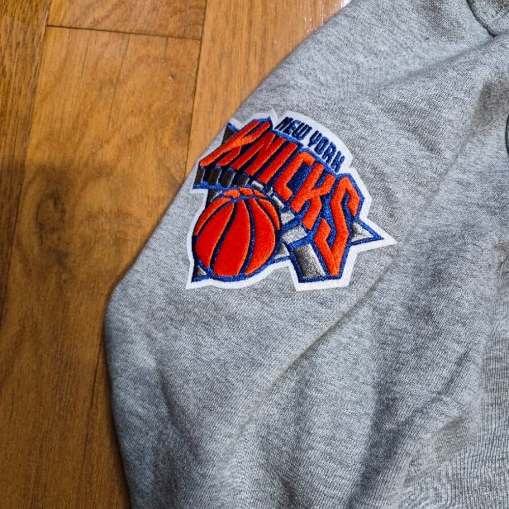 New York Knicks Pro Standard Hoodie Grey Men's M Kangaroo Pocket Embroid LogoNEW - Picture 4 of 10